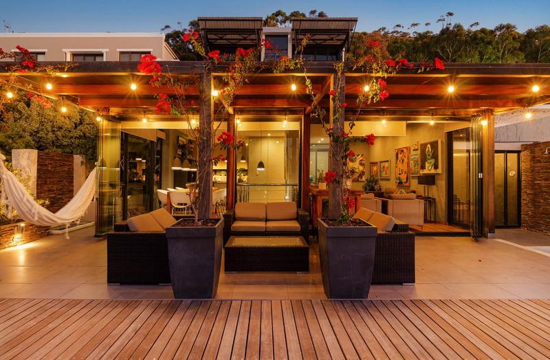 4 Bedroom Property for Sale in Green Point Western Cape